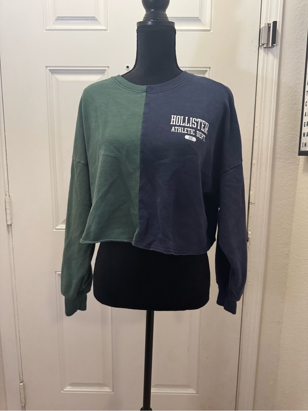 Hollister Split Green & Navy Cropped Crewneck Sweatshirt 0420